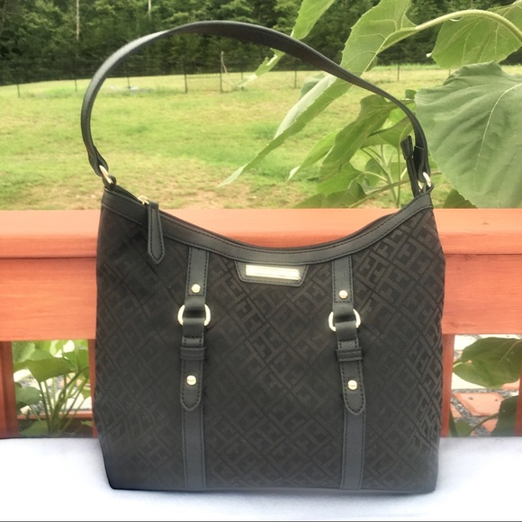 tommy hilfiger women's shoulder bags